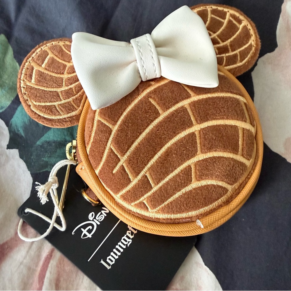 Loungefly Disney Minnie Mouse Chocolate Concha Figural Coin Purse - Picture 5 of 9